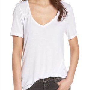 🍭NWOT Women’s V-neck